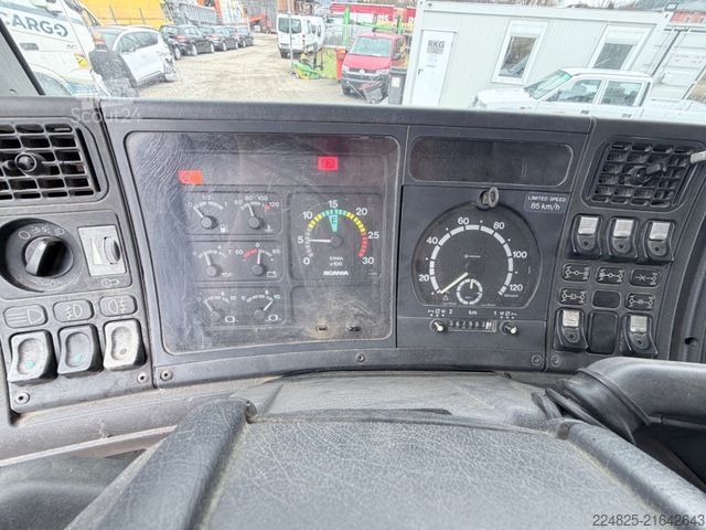 Tippbil SCANIA P124 CB 4X4 DREISEITENKIPPER*1998*EURO2*