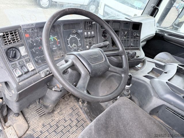 Tippbil SCANIA P124 CB 4X4 DREISEITENKIPPER*1998*EURO2*