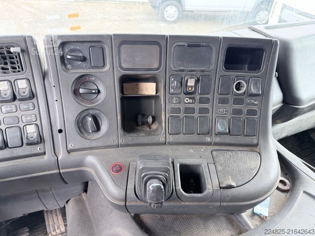 Tippbil SCANIA P124 CB 4X4 DREISEITENKIPPER*1998*EURO2*