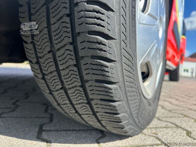 Vatrogasno vozilo FORD Transit Custom / Rettungswagen / Liege / KTW