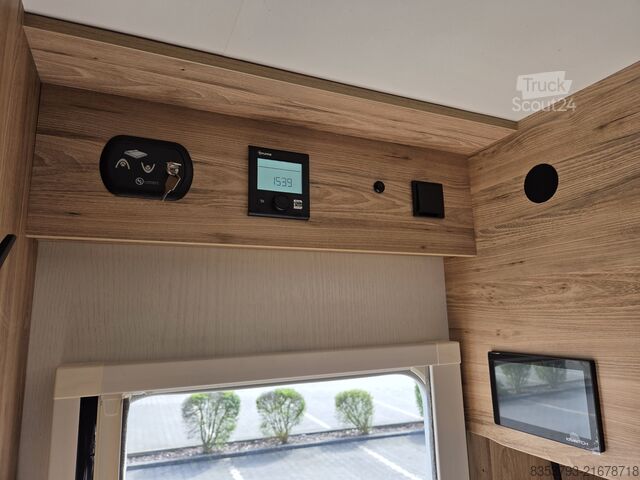 Yarı entegre karavan Pilote P696U