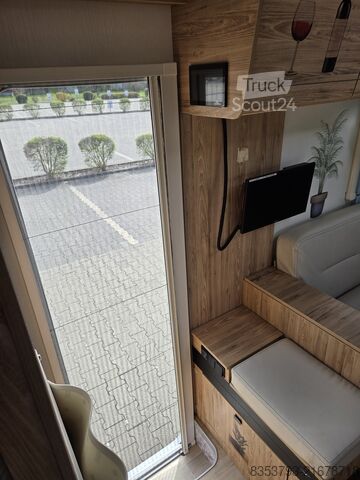 Yarı entegre karavan Pilote P696U