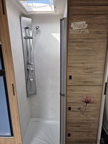 Yarı entegre karavan Pilote P696U