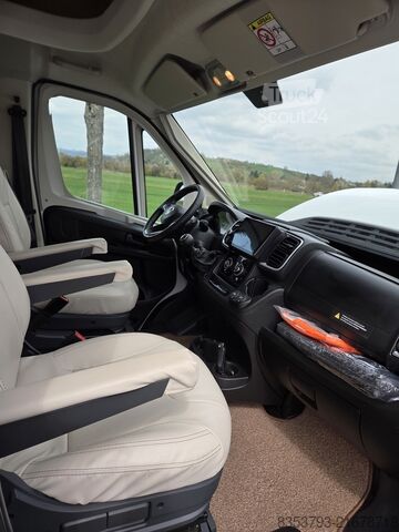 Yarı entegre karavan Pilote P696U