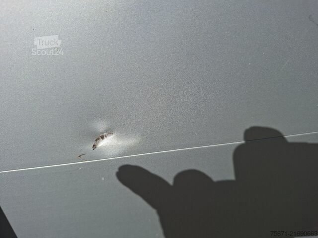 At taşıma römorku Humbaur Xanthos 2400