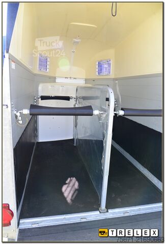 At taşıma römorku Humbaur Xanthos 2400