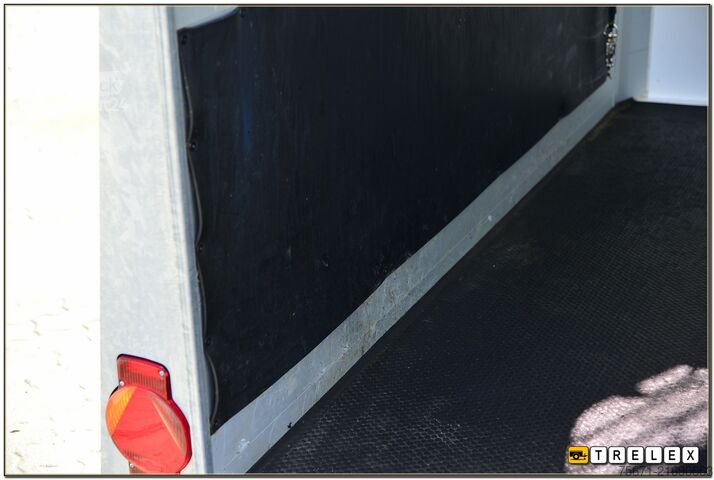 At taşıma römorku Humbaur Xanthos 2400