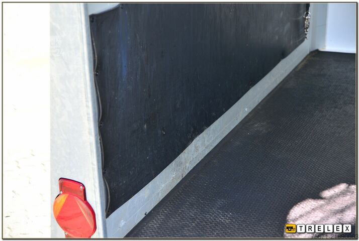 At taşıma römorku Humbaur Xanthos 2400