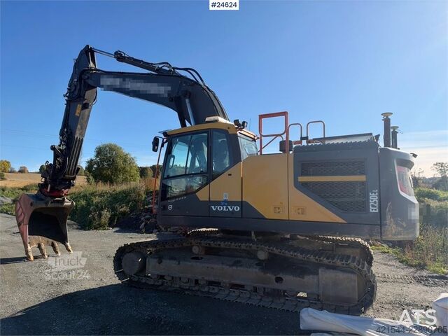 Excavator pe șenile Volvo EC250EL Excavator with GPS, Tiltrotator and 2 Buck
