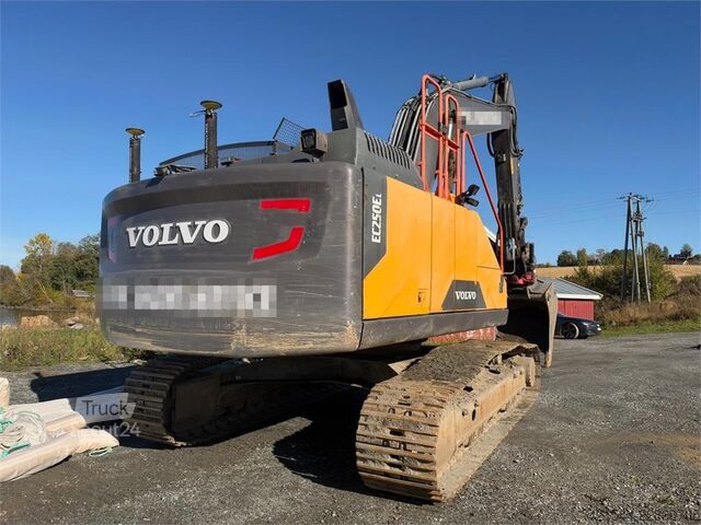 Excavator pe șenile Volvo EC250EL Excavator with GPS, Tiltrotator and 2 Buck