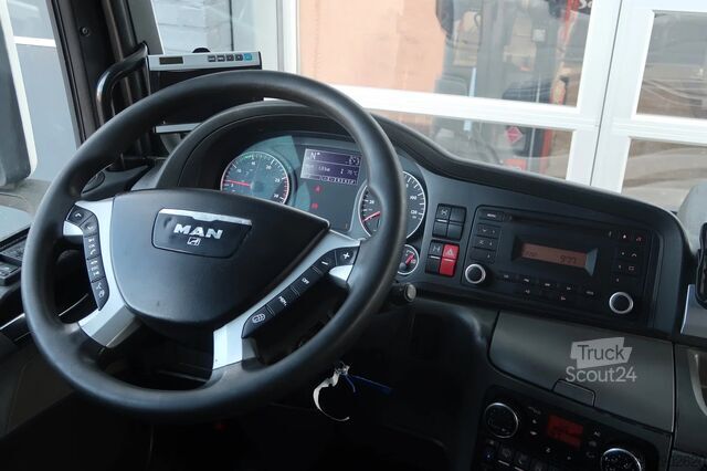  MAN TGX 35.480 8X4-4BL/ MANUAL/ 26T HOOK/ HYVA LIFT/