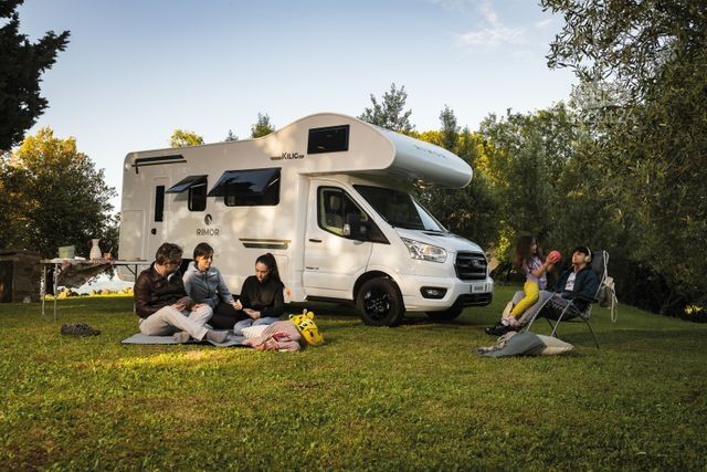 Alcove camper RIMOR Kilig 9 mit 7 Gurtplätzen/Automatik/4100kg/Solar