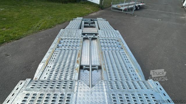 Auto met oplegger STU TT