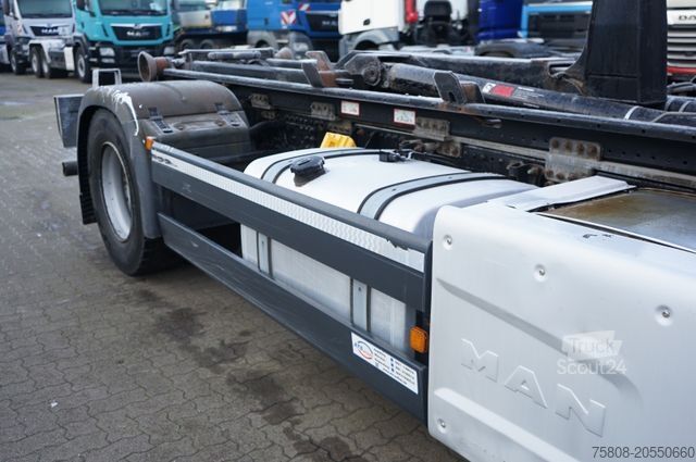 Haakarm vrachtwagen MAN TGS 18.500 Abroller HIAB XR72 CITY Navi LGS