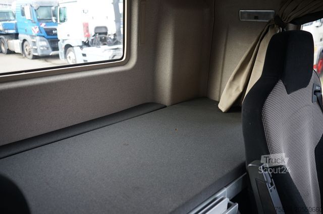 Haakarm vrachtwagen MAN TGS 18.500 Abroller HIAB XR72 CITY Navi LGS