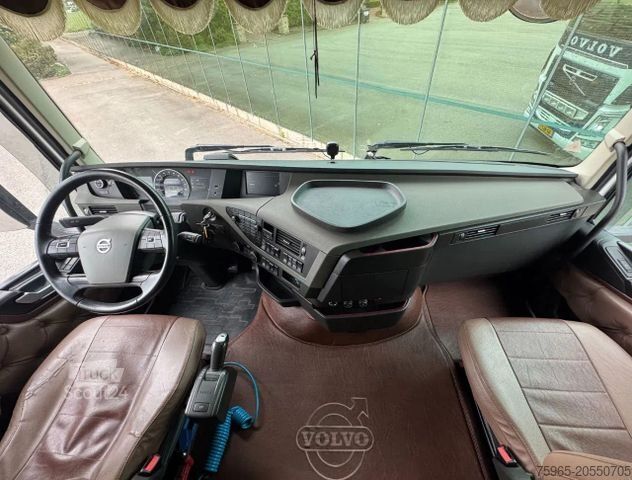 Standarta vilcējs VOLVO FH GLOBETROTTER 6X2 701.000 KM SUPER CONDITION N