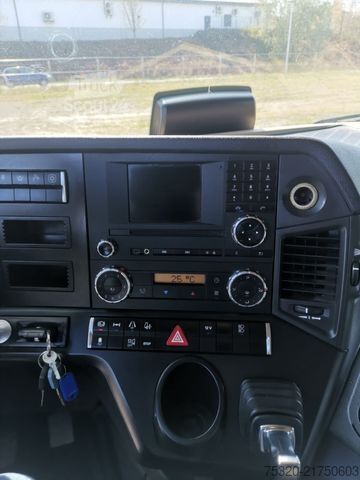 Camion cu platformă și prelată MERCEDES-BENZ 1845 Pritsche Plane