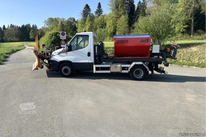 Kroghejselastbil Iveco 70C17 Kommunal + Schneepflug / Swiss-Vehicle