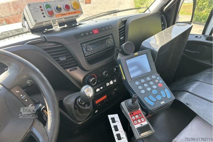 Kroghejselastbil Iveco 70C17 Kommunal + Schneepflug / Swiss-Vehicle