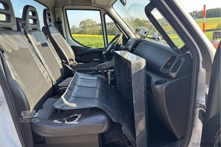 Kroghejselastbil Iveco 70C17 Kommunal + Schneepflug / Swiss-Vehicle