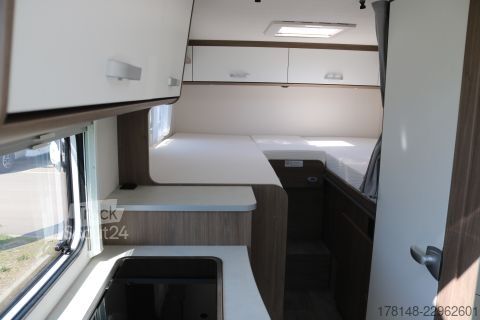 Polointegrovaný karavan Carado VAN V337 Pro+