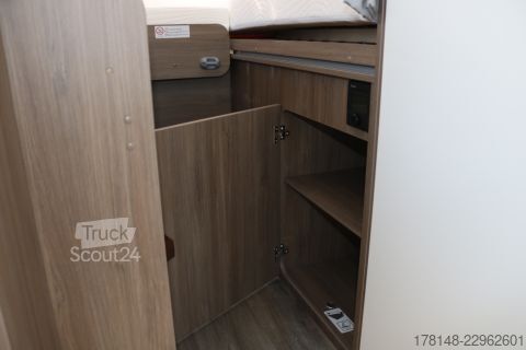 Polointegrovaný karavan Carado VAN V337 Pro+