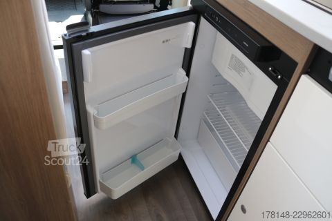 Polointegrovaný karavan Carado VAN V337 Pro+
