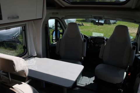 Polointegrovaný karavan Carado VAN V337 Pro+