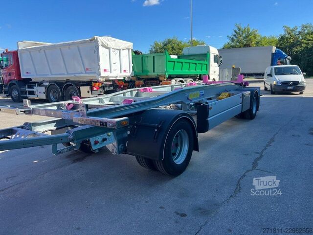 Prikolica sa kiper sistemom (roll-off prikolica)  RIMORCHIO SCARRABILE PNEUMATICO