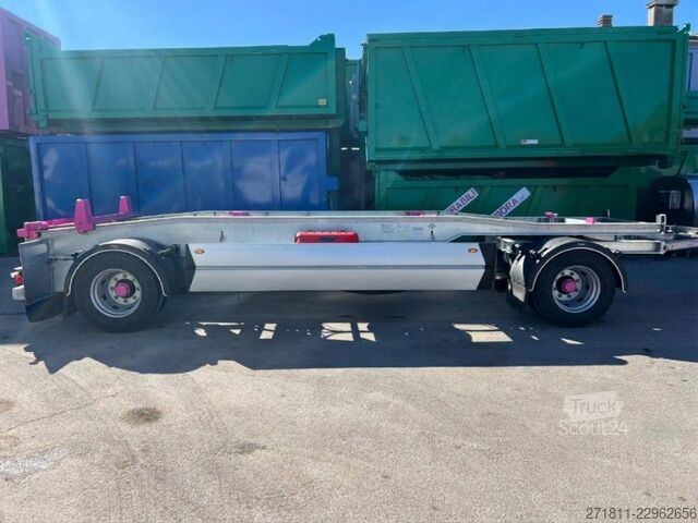 Prikolica sa kiper sistemom (roll-off prikolica)  RIMORCHIO SCARRABILE PNEUMATICO