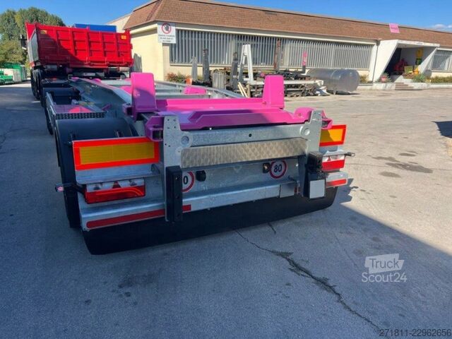 Prikolica sa kiper sistemom (roll-off prikolica)  RIMORCHIO SCARRABILE PNEUMATICO
