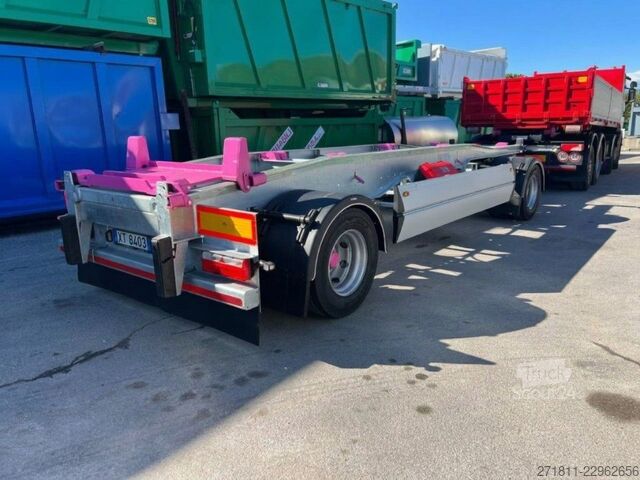 Prikolica sa kiper sistemom (roll-off prikolica)  RIMORCHIO SCARRABILE PNEUMATICO