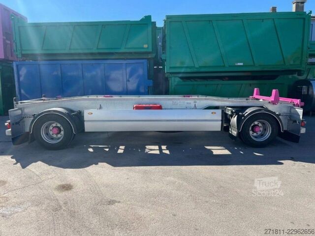 Prikolica sa kiper sistemom (roll-off prikolica)  RIMORCHIO SCARRABILE PNEUMATICO