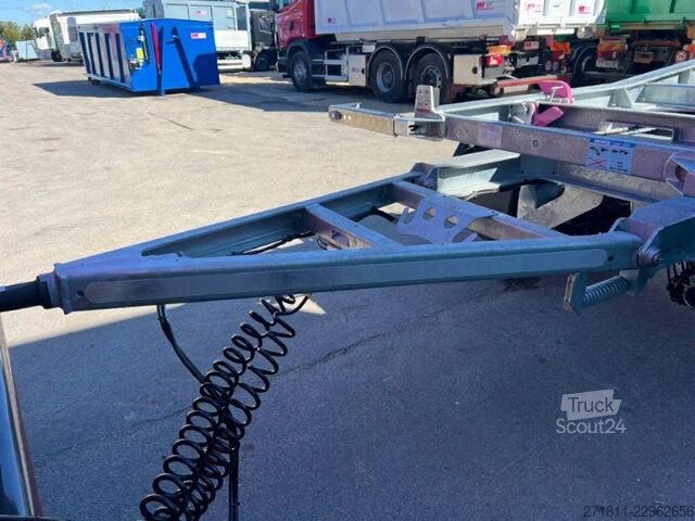 Prikolica sa kiper sistemom (roll-off prikolica)  RIMORCHIO SCARRABILE PNEUMATICO