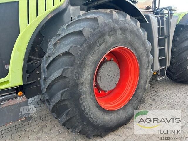 Traktor Claas XERION 4500 TRAC VC