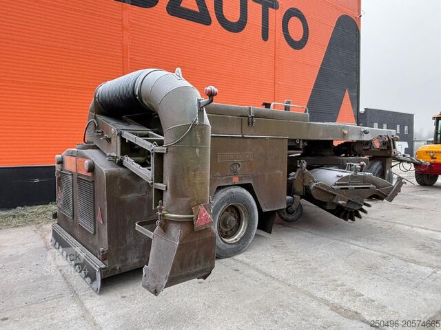 Zamiatarka  SCHÖRLING P17FV BROOM / BLOWER / 3053 HOURS