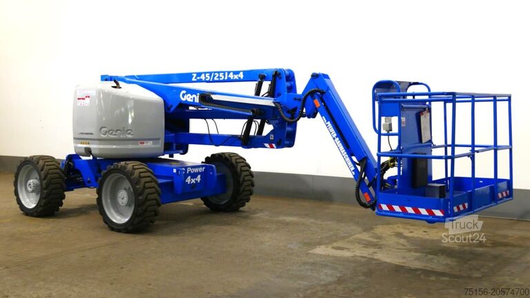 Platformă de lucru autopropulsată Genie Z-45/25 J 4x4 ** 16.1m / seitlich 8.5m *