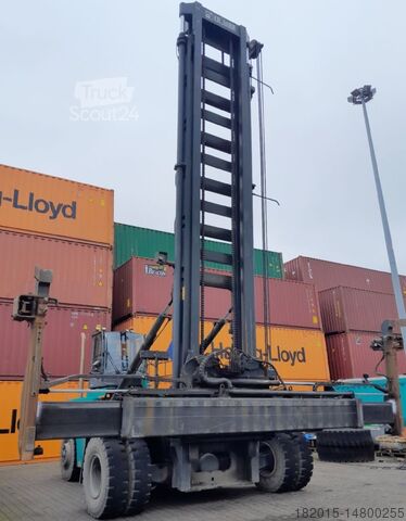 Container stacker 