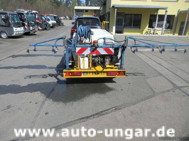 Víz szállító tartálykocsi Blanchard Gießanhänger mit Sprühbalken Bewässerung