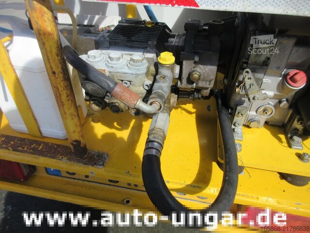 Víz szállító tartálykocsi Blanchard Gießanhänger mit Sprühbalken Bewässerung