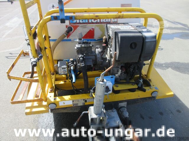 Víz szállító tartálykocsi Blanchard Gießanhänger mit Sprühbalken Bewässerung