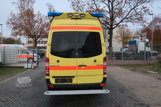 Feuerwehrfahrzeug MERCEDES-BENZ Sprinter II 519 CDI 4X4/RTW/Klima/Kamera/FN: A61