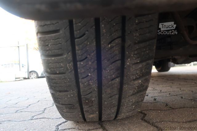 Kleinbus FORD 1. Hand / Klima / Tempomat / FN: 22