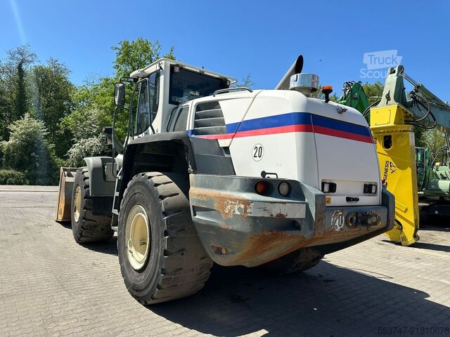 навантажувач Liebherr L 566