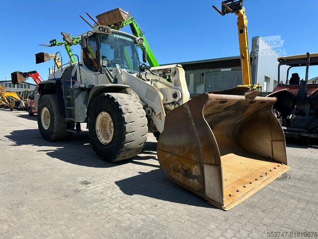 навантажувач Liebherr L 566