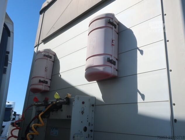 Відкритий напівпричіп з тентом Schmitz Cargobull SCS 24 Coilmulde Hubdach Liftachse