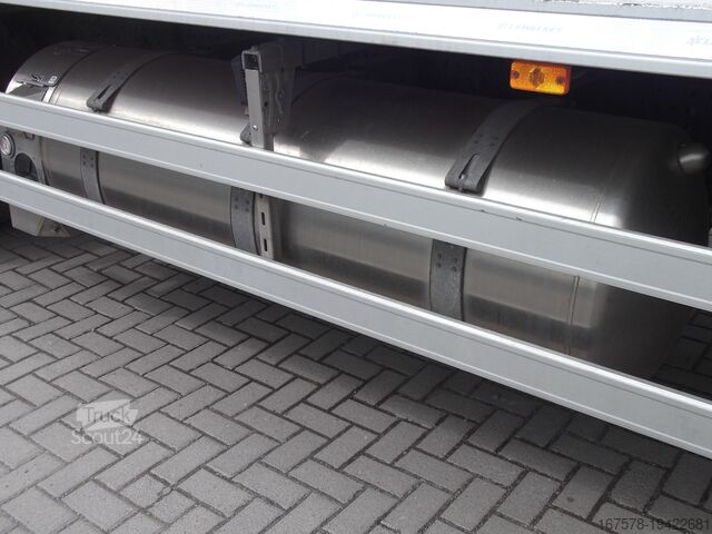 Nákladní automobil s chladicím boxem Iveco Iveco S-Way LNG-Gasfahrzeug Tiefkühler