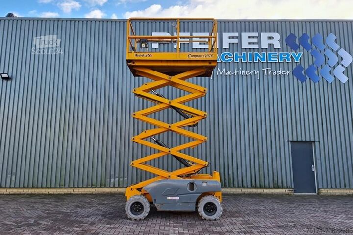 Pont élévateur à ciseaux Haulotte Compact 12RTE Electric, 12m Working Height, 450kg