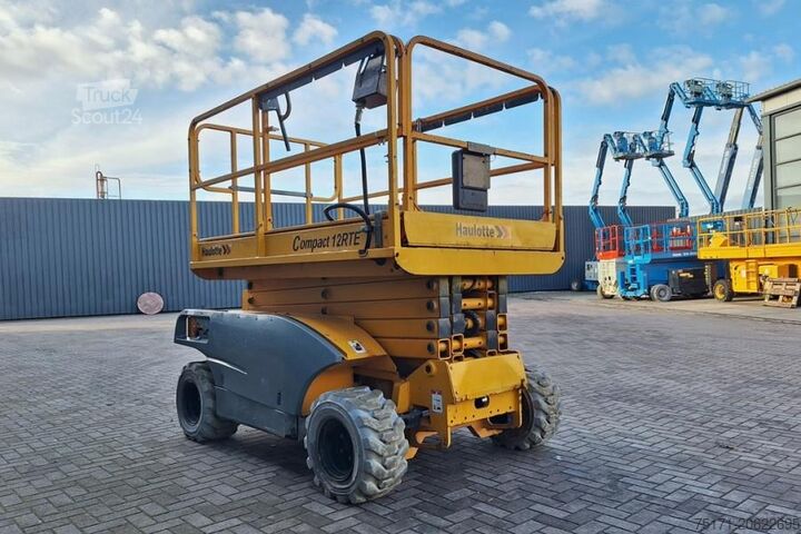 Pont élévateur à ciseaux Haulotte Compact 12RTE Electric, 12m Working Height, 450kg