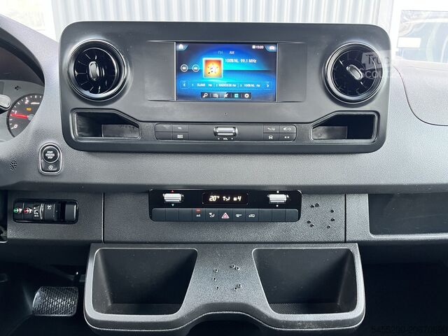 Nosturilla varustettu lavakuorma-auto Mercedes-Benz Sprinter 514 CDI 366 Hiab Laadkraan 018T Trekha...